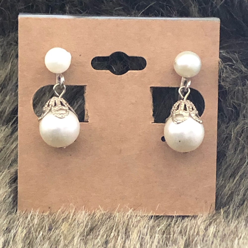 Vintage 40s-50s bell capped faux pearl clip ons